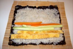 ingredientes para sushi rolls